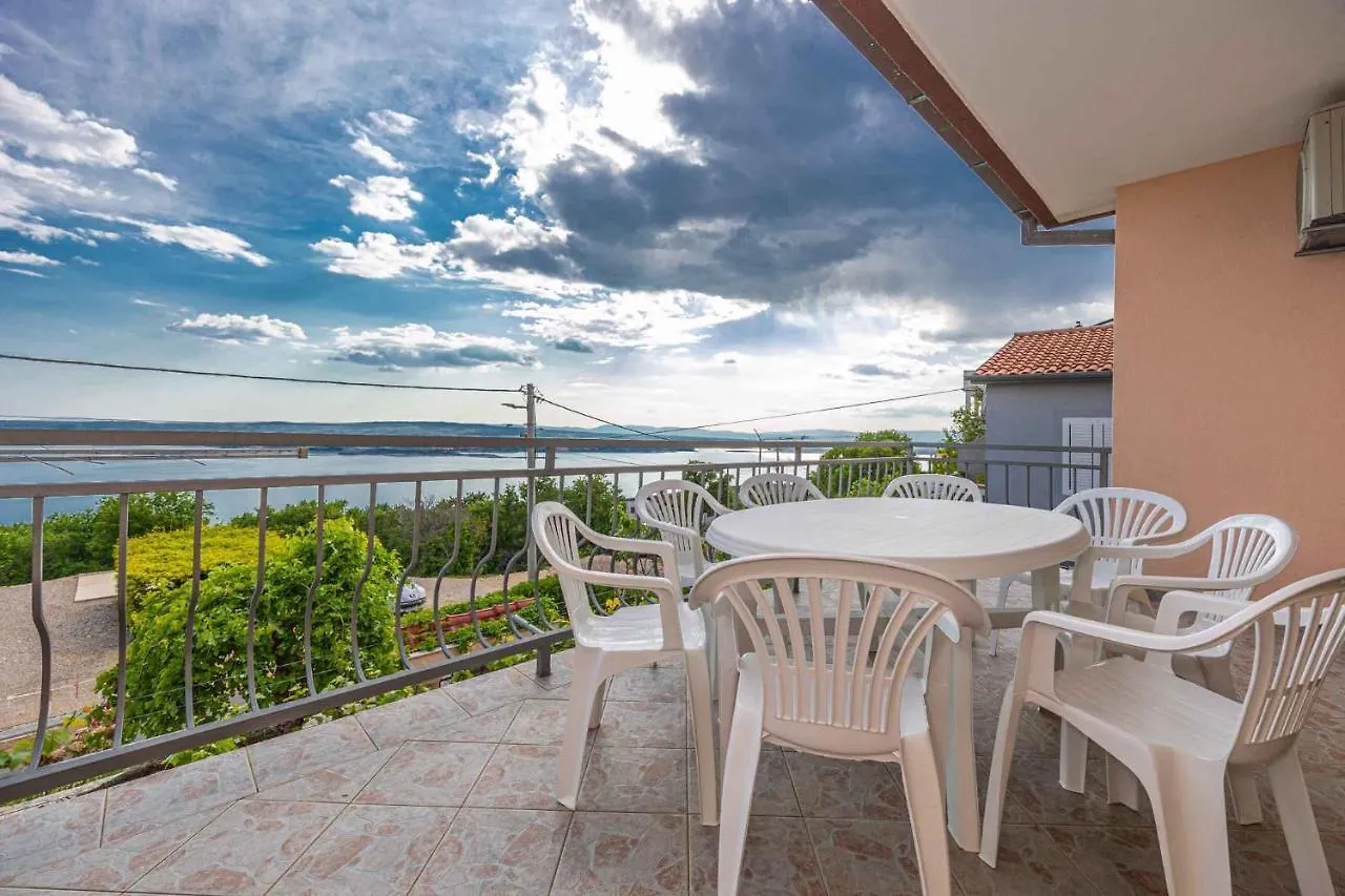 Apartments In Crikvenica 43070