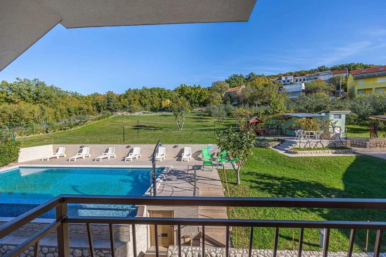Apartments In Crikvenica 43070