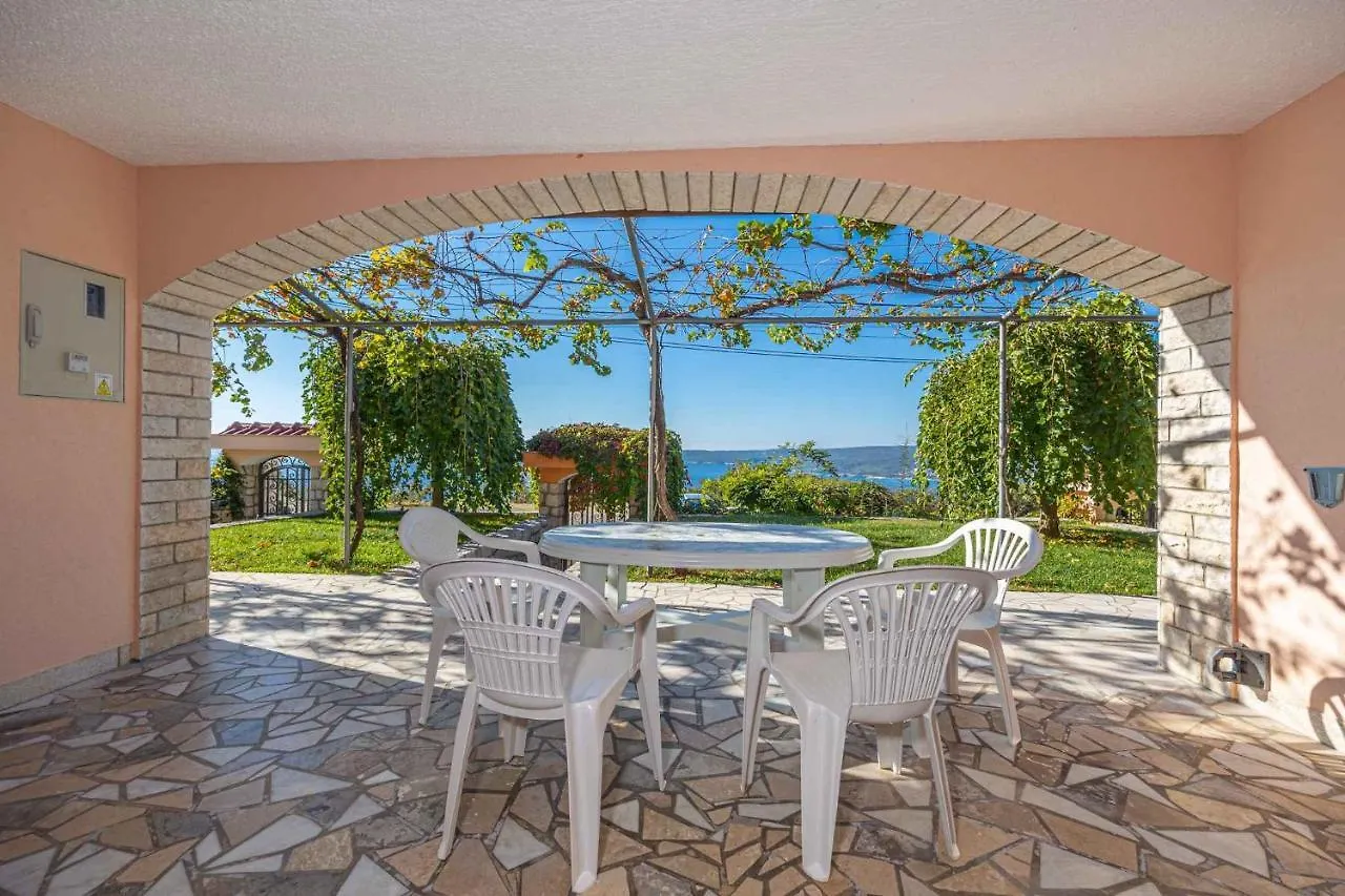 Apartments In Crikvenica 43070