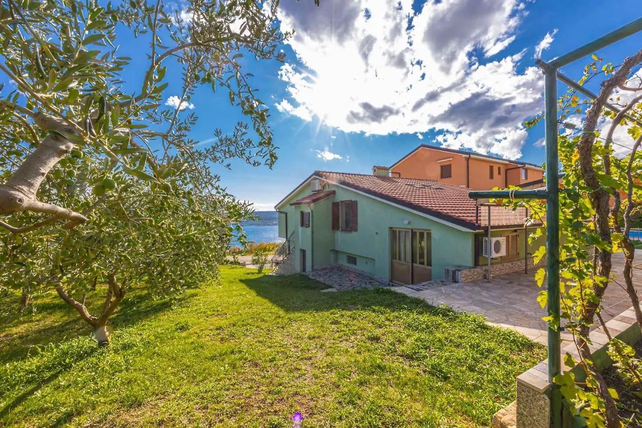 Apartments In Crikvenica 43070