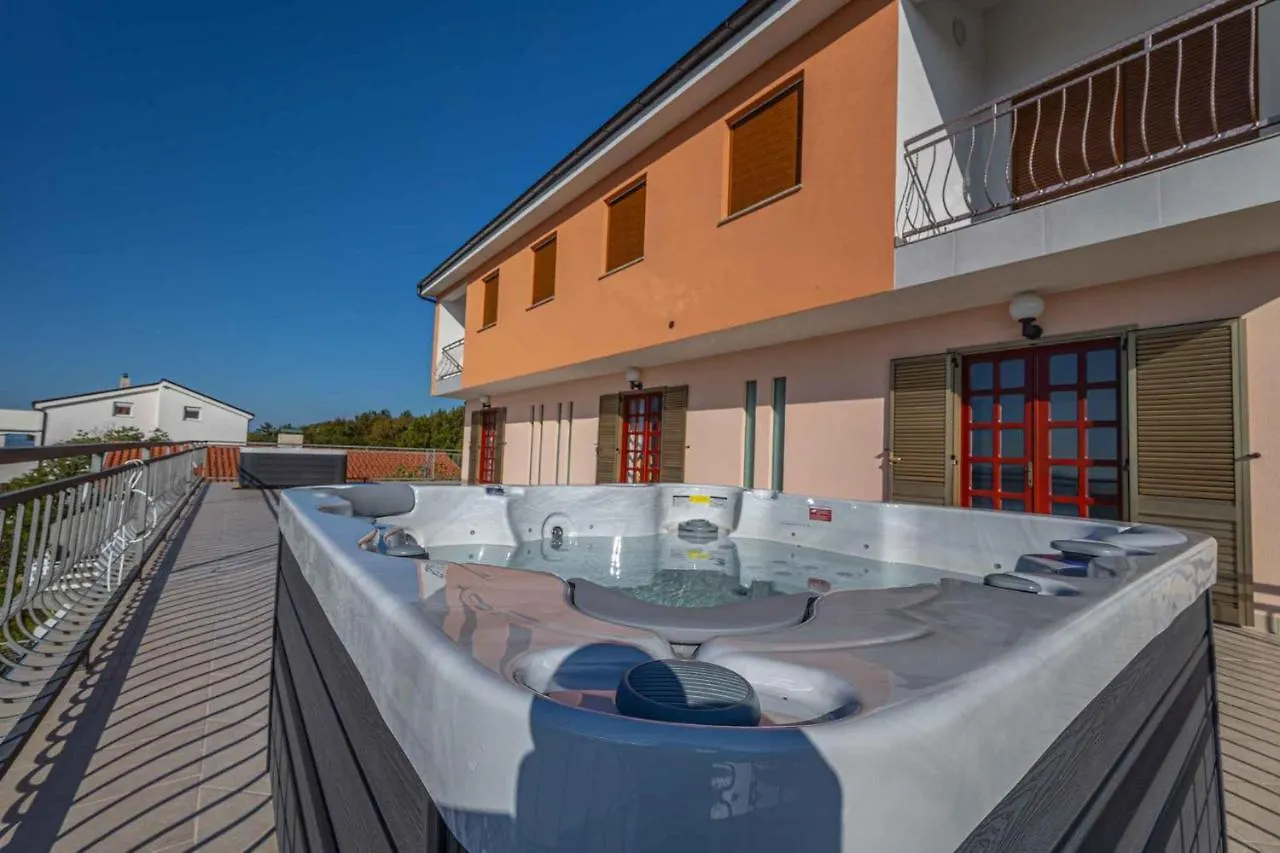Apartments In Crikvenica 43070