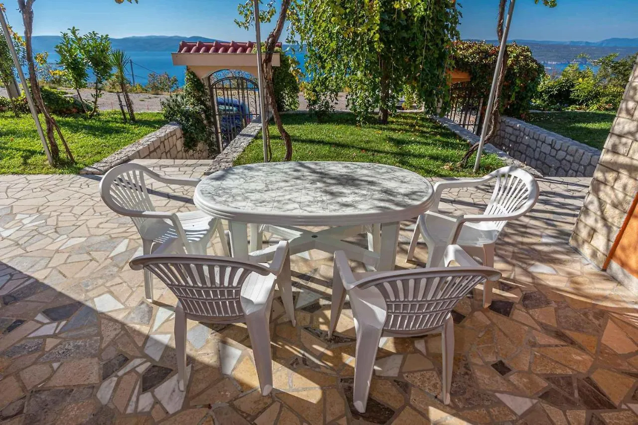 Apartments In Crikvenica 43070