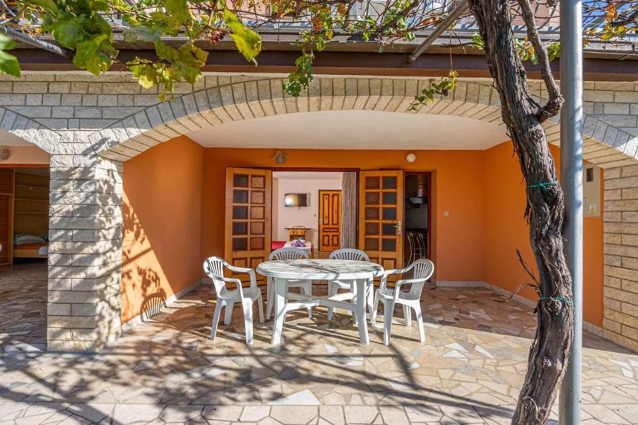 Apartments In Crikvenica 43070