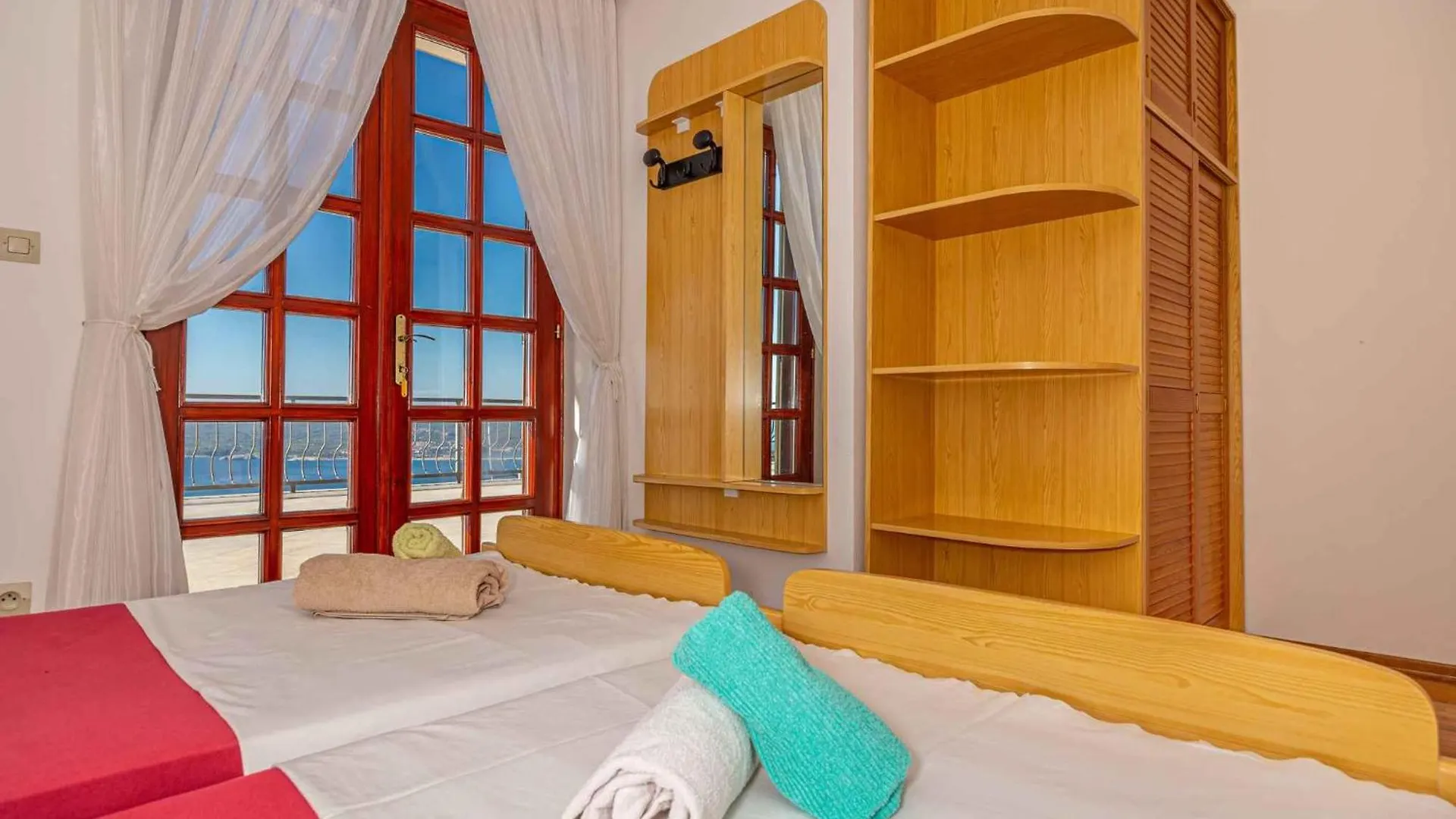 Apartments In Crikvenica 43070