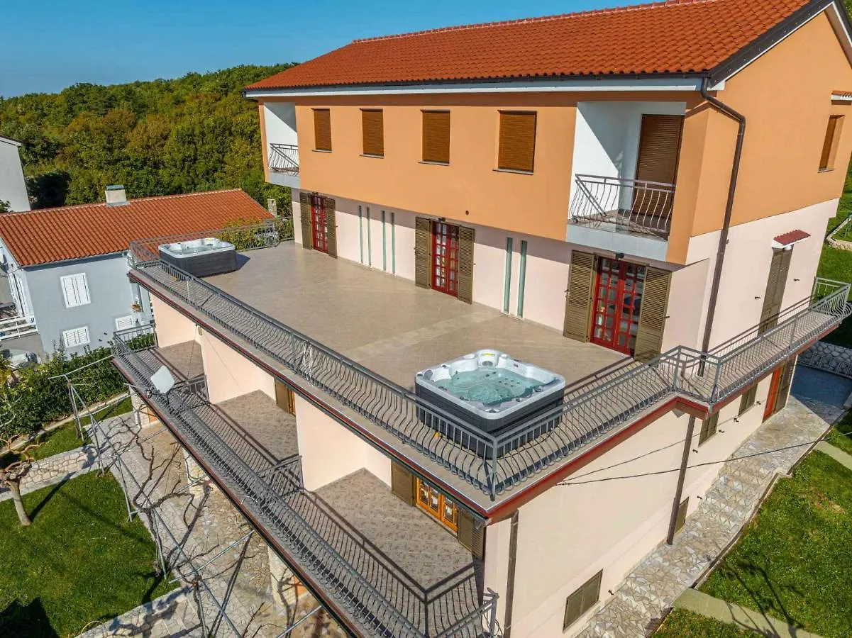 Apartments In Crikvenica 43070 0*,
