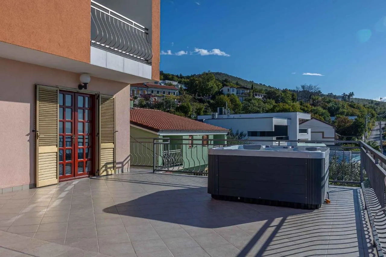 Apartments In Crikvenica 43070