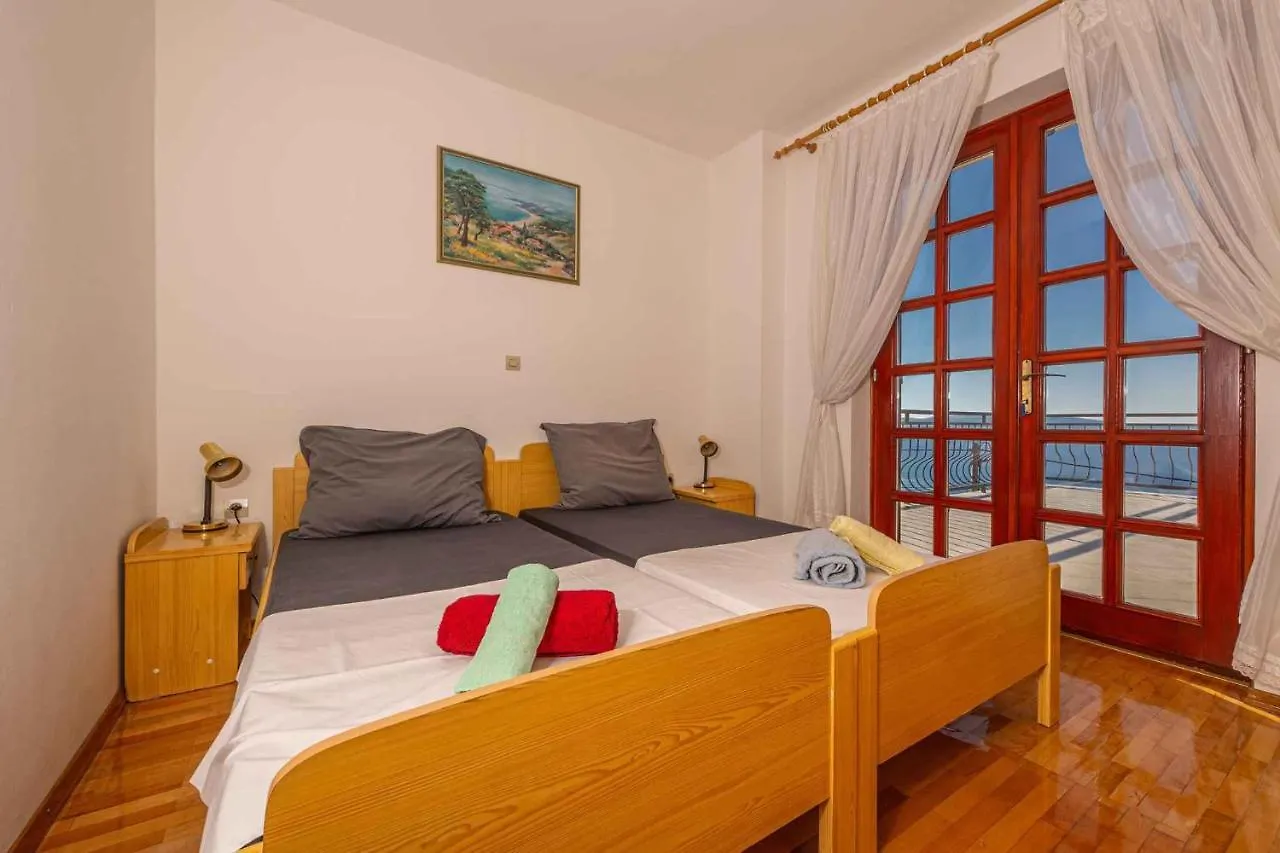 Apartments In Crikvenica 43070
