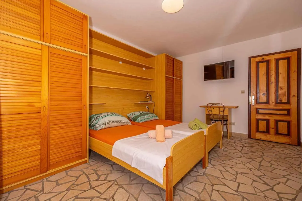 Apartments In Crikvenica 43070