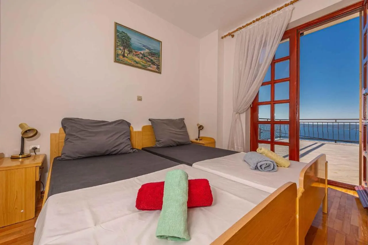 Apartments In Crikvenica 43070