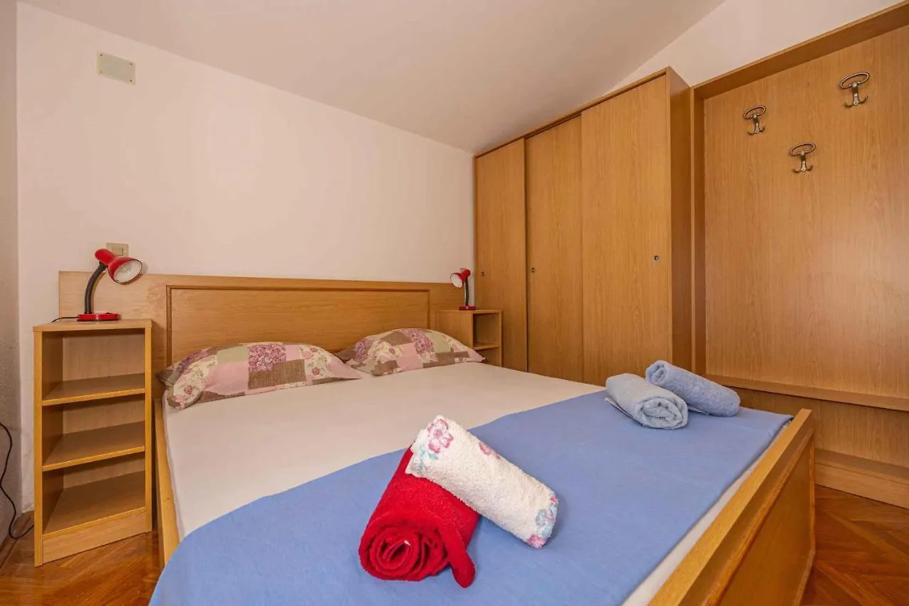 Apartments In Crikvenica 43070