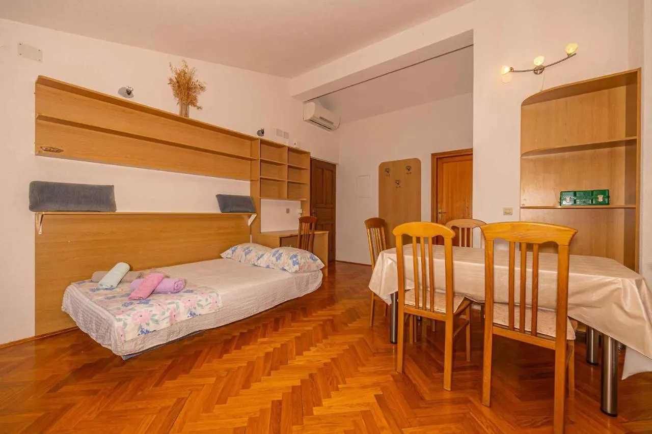 Apartments In Crikvenica 43070