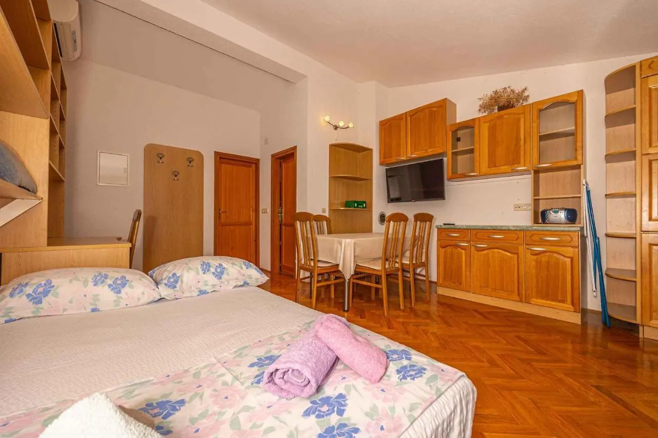 Apartments In Crikvenica 43070