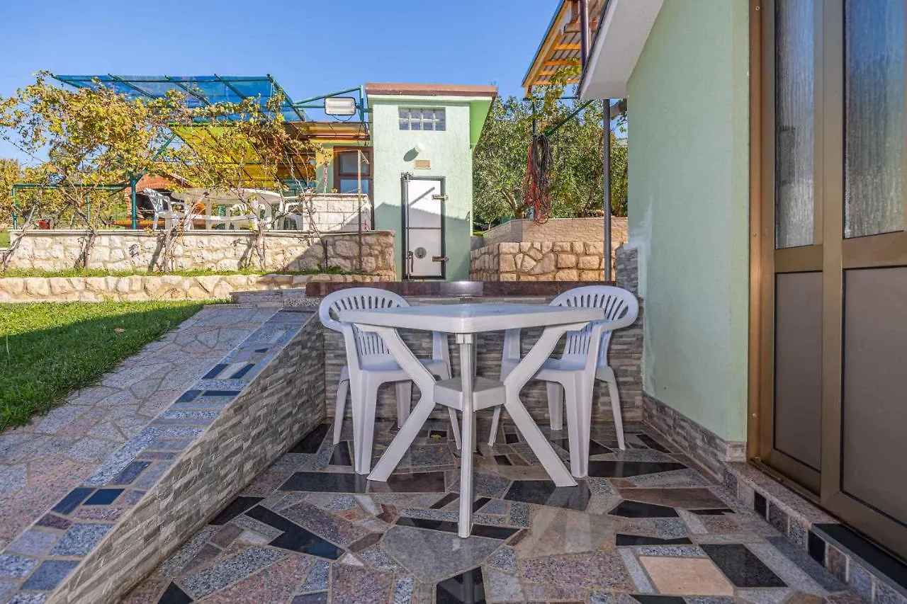 Apartments In Crikvenica 43070