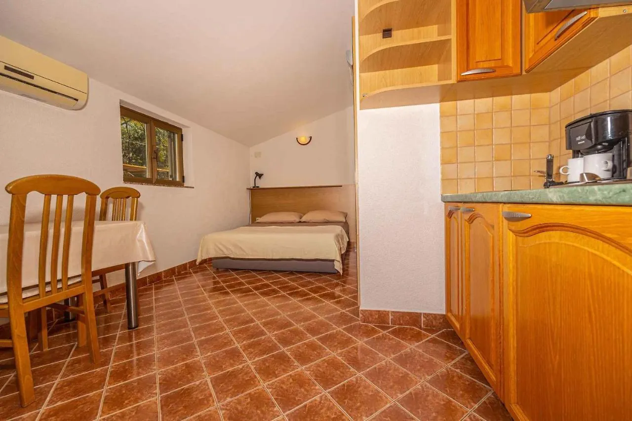 Apartments In Crikvenica 43070